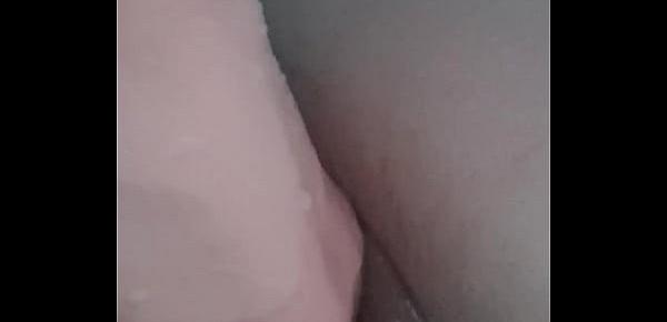 trendsBig dildo in pussy and squirt closeup compilation